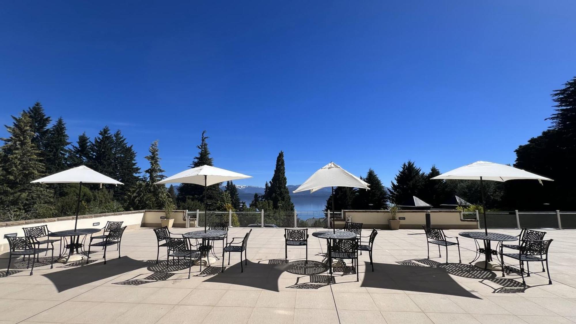 Huinid Bustillo & Hotel 4*